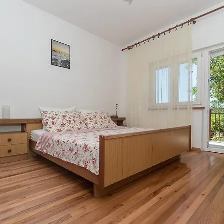 House Gloria Apartman *