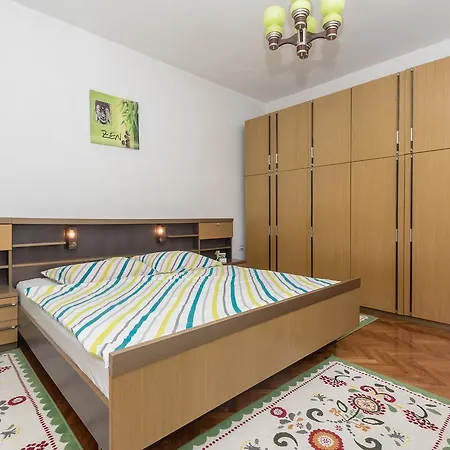 House Gloria Apartman *